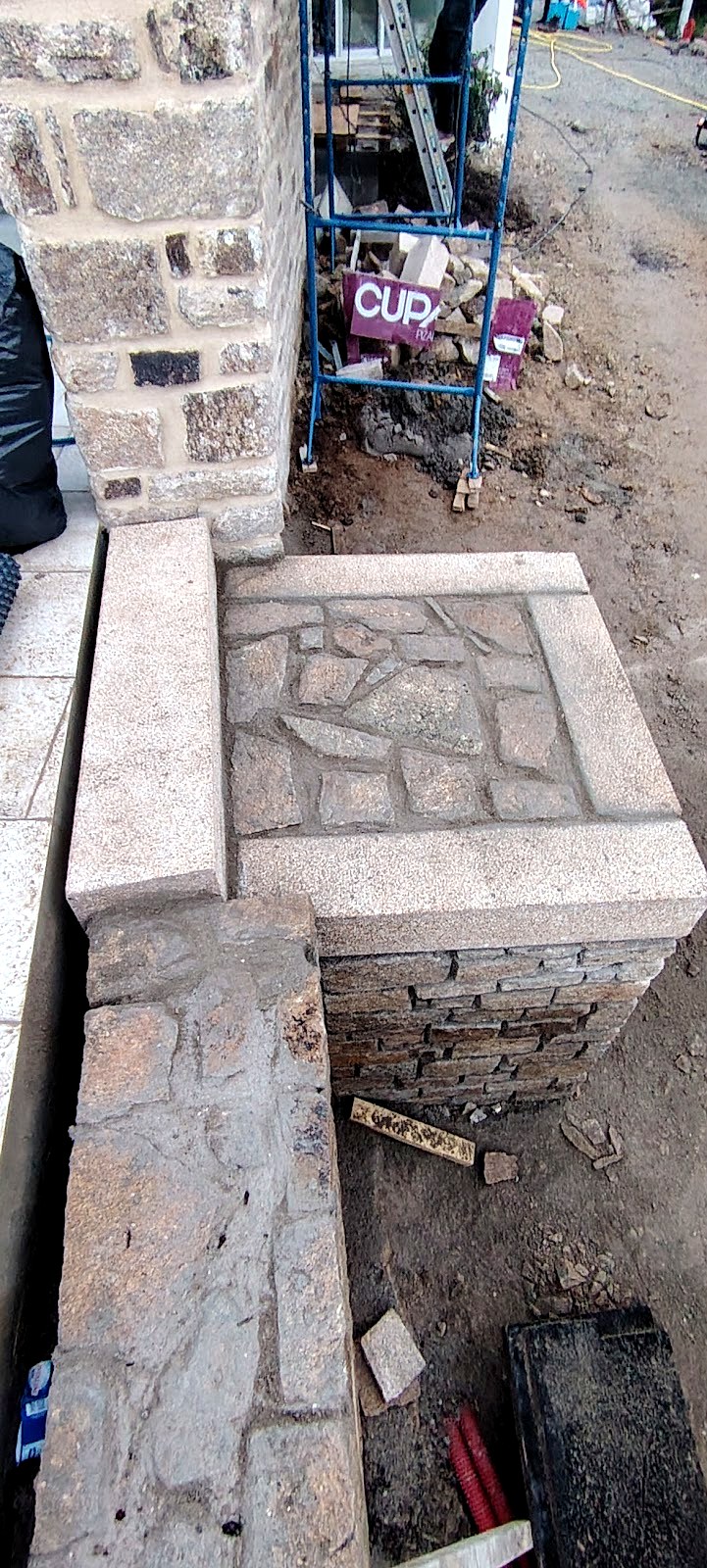 Détail linteau en granit sur façade – appareillage soigné